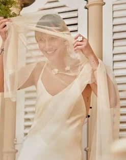 Majorica Anillo Novia Santorini Bianco Con Flor Pequena Nacarada Y Perla Redonda| Anillos Medianos