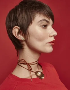 Majorica Collar Le Palm En Acero Dorado Con Perla Blanca Y Cordon De Seda Marron| Colgantes Con Cadena