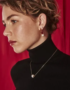 Majorica Pendientes De Aro Medianos Juno En Acero Dorado Y Perla| Pendientes De Aro Con Perlas