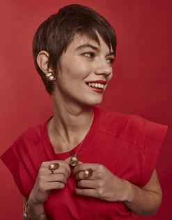 Majorica Pendientes Le Palm En Acero Dorado Con Cierre Omega| Pendientes Cortos