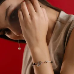 Majorica Pulsera Algaida Plata Con Perlas Redondas Y Cristales De Murano Negro| Pulseras Encadenadas