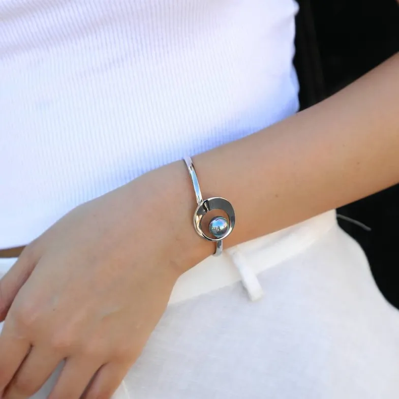 Majorica Pulsera Petra Rigida En Acero Y Perla Gris| Brazaletes Rígidos